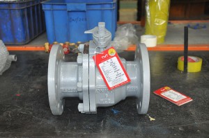 wcb cast steel manual pinatatakbo flanged ball valve