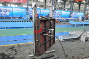 ss304 bevel gear operated wall type bidirectional sealing penstock gate