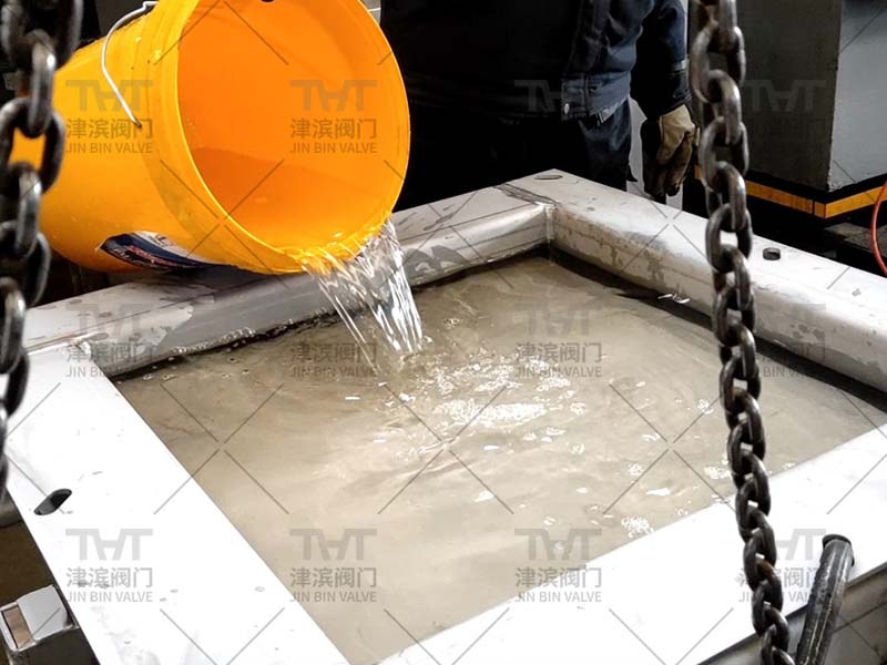The seal test of Jinbin sluice gate valve is no leakage