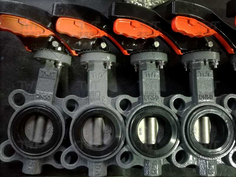 How to remove dirt and rust from the clamp butterfly valve?