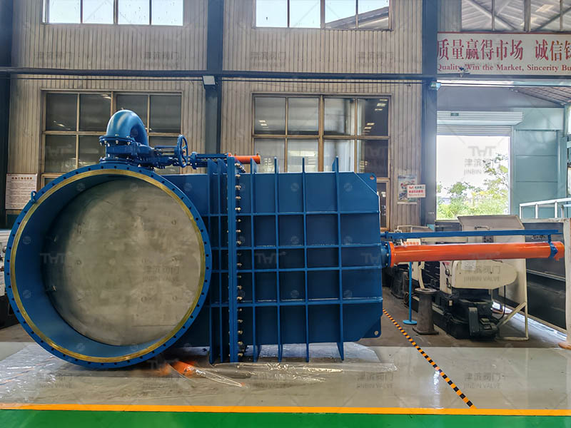 What is the difference between a slide gate valve and a knife gate valve?