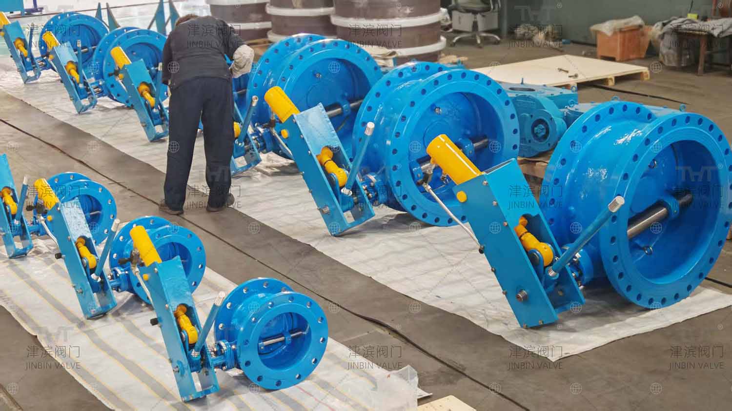 Tilting check valve with weight hammer 2