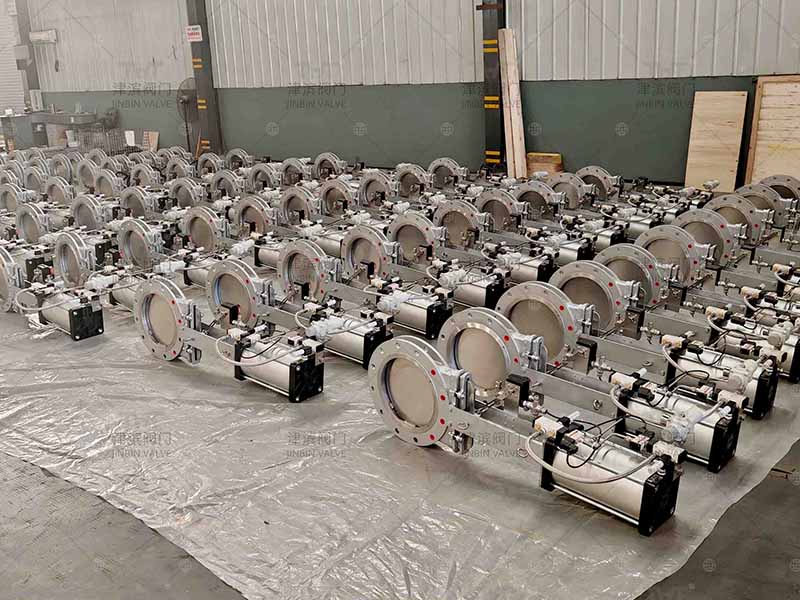 The pneumatic stainless steel sliding gate valve is about to be dispatched