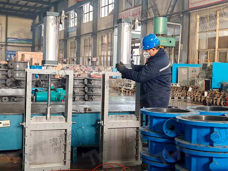 The application of pneumatic stainless steel sliding gate valves