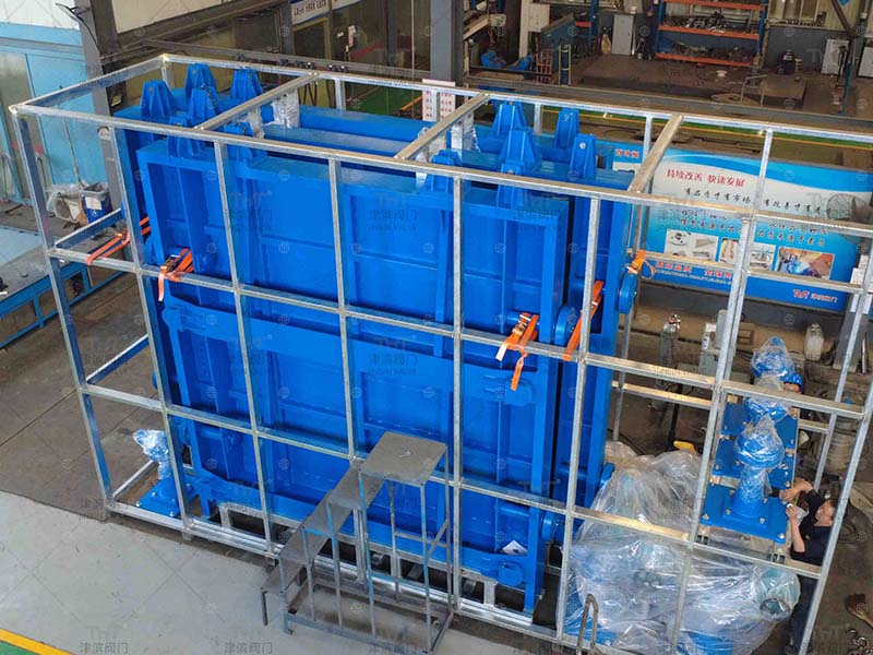 The customized roller gate for the Philippines has been completed in production