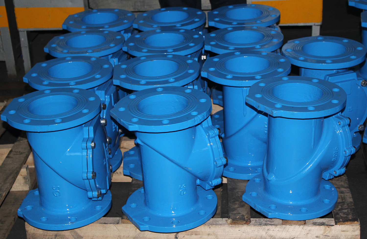 Rubber flapper swing check valve